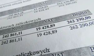 Szczegóły faktur zaliczkowych: netto 242 861,11, VAT 19 428,89, brutto 262 290,00. Zgodnie z art. 113 ust. 1 ustawy o VAT.