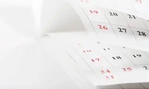 Staż pracy zbliża się wielkimi krokami. Kalendarz pokazuje dni do rozpoczęcia, a umowa zlecenie czeka na podpis.