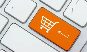 Klawisz Enter z ikoną koszyka i strzałką. To symbolizuje szybkie zakupy online, czyli paynow co to.