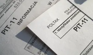 Dokumenty PIT-11 i Poltax, kluczowe dla rezydenta podatkowego, leżą obok siebie.