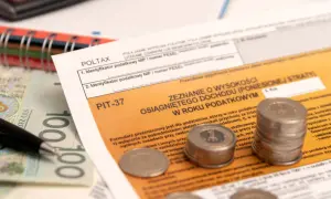 Formularz PIT-37, polskie banknoty i monety. Czy to początek drogi do raje podatkowe?