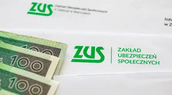 Pieniądze i dokumenty ZUS. Czerwiec to czas wypłat, a emerytury czerwcowe właśnie trafiają do seniorów.