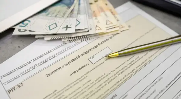 Zeznanie PIT-37, polskie banknoty i długopis. Ogólne zasady podatku dochodowego w praktyce.