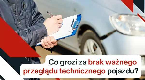 Osoba z notatnikiem obok samochodu. Brak ważnego przeglądu technicznego grozi mandatem.