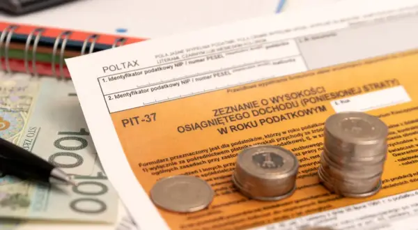 Formularz PIT-37, polskie banknoty i monety. Czy to początek drogi do raje podatkowe?