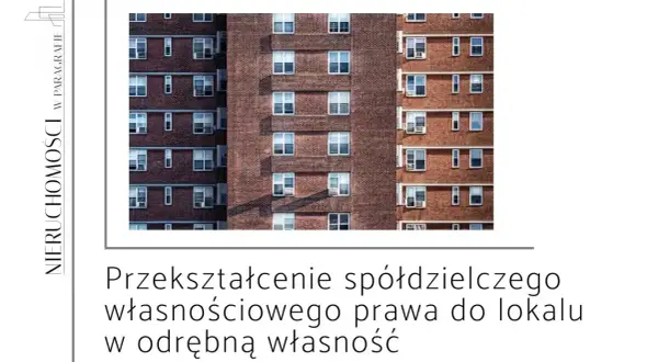 Przekształcenie spółdzielczego własnościowego prawa do lokalu w odrębną własność. W tle ceglany blok mieszkalny.