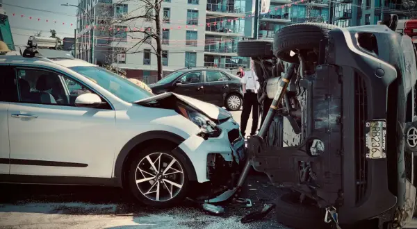 Jak radzić sobie z ubezpieczeniem i roszczeniami po wypadku samochodowym w Wielkiej Brytanii