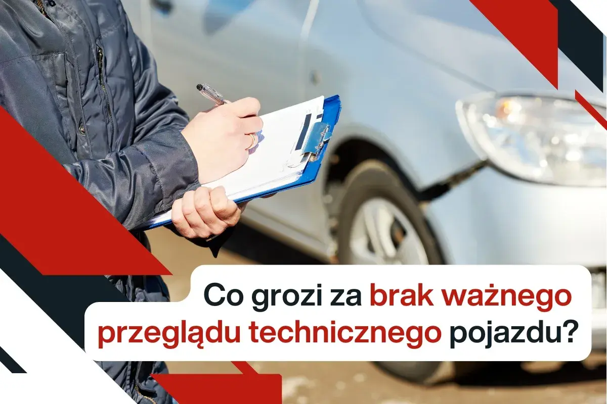 Osoba z notatnikiem obok samochodu. Brak ważnego przeglądu technicznego grozi mandatem.