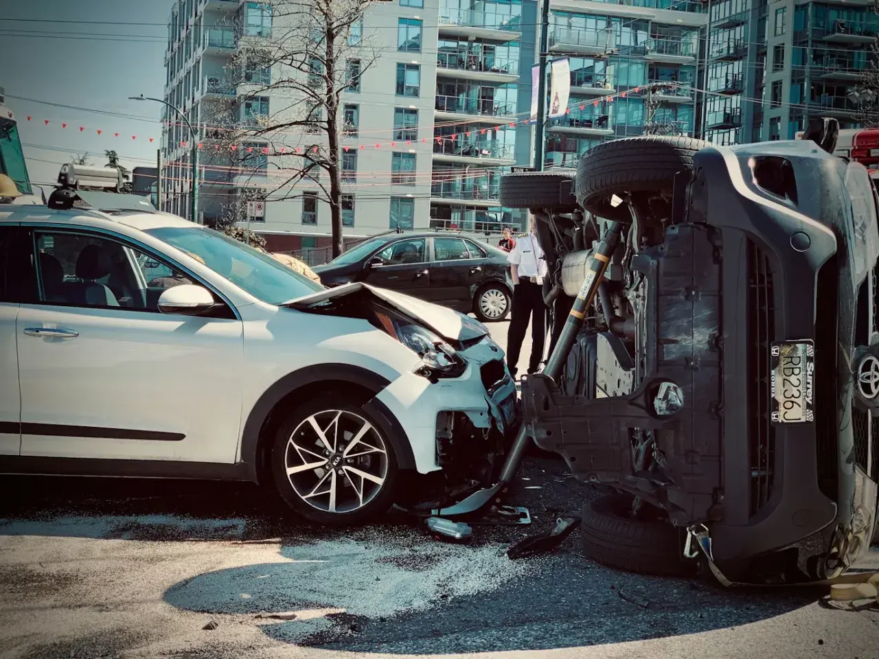 Jak radzić sobie z ubezpieczeniem i roszczeniami po wypadku samochodowym w Wielkiej Brytanii