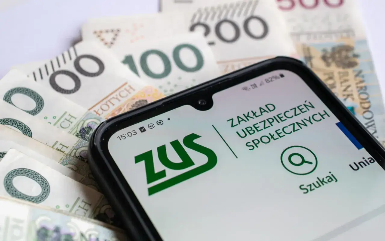 ZUS na telefonie i polskie banknoty. Czekasz na emerytury czerwcowe?
