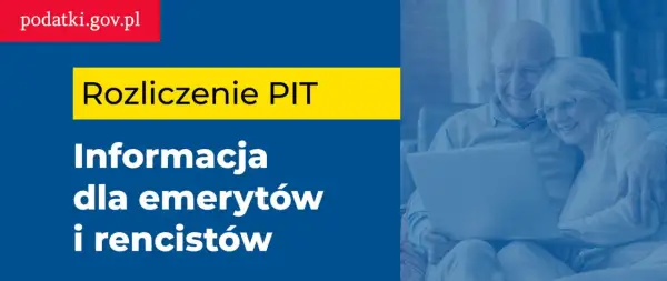Rozliczenie PIT dla emerytów i rencistów. Uśmiechnięci seniorzy korzystają z laptopa, by wypełnić deklarację podatkową.